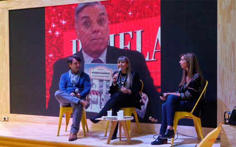 
			La escritora fue invitada por el GCBA para presentar su segundo libro,"Vecinos Famosos".