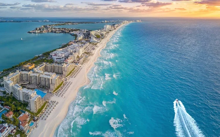 
			La búsqueda de vuelos para los principales destinos vacacionales del país muestra una clara recuperación para septiembre y octubre, mientras los valores del Índice de Percepción de Seguridad se mantienen en buen nivel.