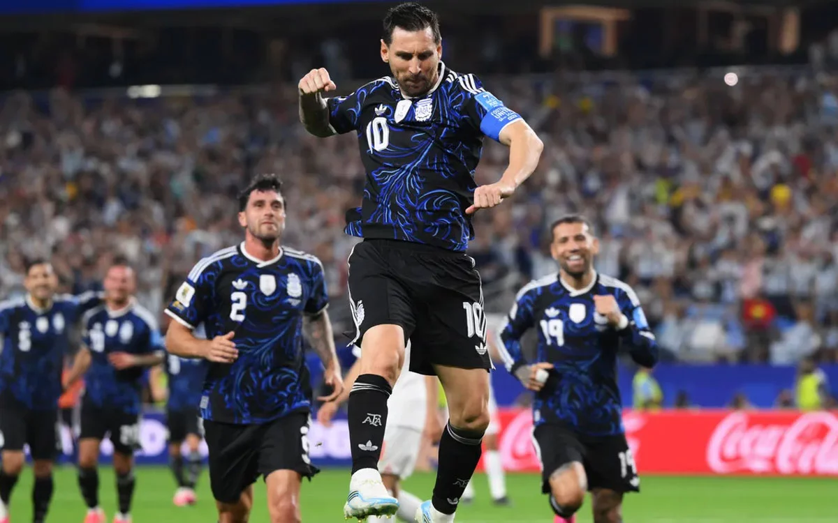 
			La Selección Argentina derrotó 3-1 a Jordania, terminó con puntaje ideal la fase de grupos del Mundial 2026 y ya piensa en el cruce de los dieciseisavos de final.