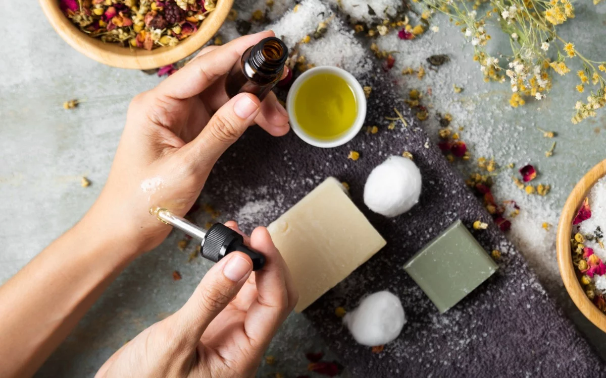 Renueva el ambiente con este perfume casero fácil, económico y natural para atraer buena energía en Año Nuevo.
