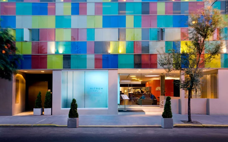
			Vitrum Hotel, una propuesta de lujo que invita a descubrir el lado vanguardista y más sofisticado de la Ciudad de Buenos Aires.