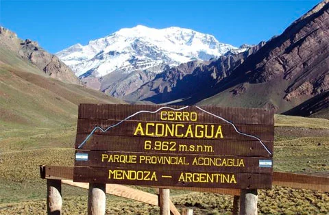 
			Padre e hijo tuvieron que tramitar un permiso especial con la justicia mendocina para realizar esta travesía ya que la reglamentación oficial en vigencia sólo permite autorización para mayores de 18 años