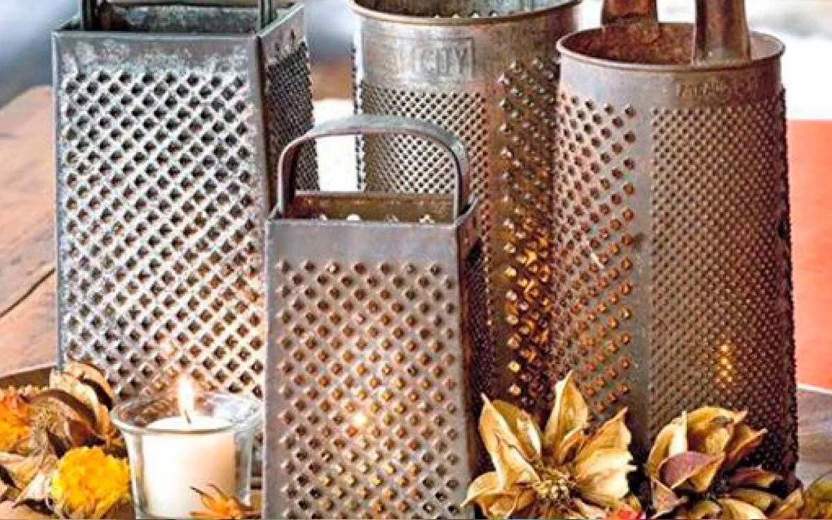 Si alguna vez has pensado en desechar ese rallador de cocina viejo que tienes en el cajón por su desgaste o falta de uso, detente antes de tirarlo.
