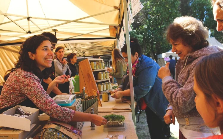 
			Es en la Ciudad de Necochea y se suma a los 8 mercados semanales que actualmente están abiertos en CABA y GBA. El objetivo es continuar promoviendo y expandiendo el consumo responsable, la alimentación saludable, la producción sustentable y el desarrollo local.