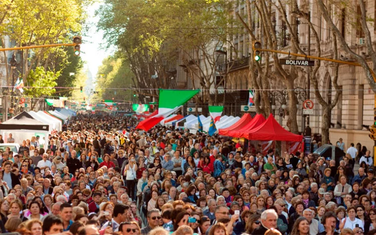 
			Con la Región Puglia como invitada especial la participación del ENIT, la colectividad italiana tendrá su fiesta el domingo 29 de septiembre, desde las 12hs, en Avenida de Mayo y Bolívar.