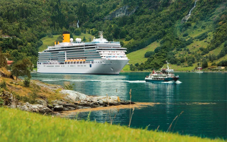 
			Europa es rica en historia, arquitectura y cultura, por lo que no es de extrañarse que millones de viajeros la quieran visitar cada año. Pero con tantas ciudades y destinos para conocer, planear el EuroTrip perfecto puede ser abrumador. Costa Cruceros revela por qué hacerlo a bordo resulta ideal para descubrir el viejo continente y todos sus secretos.