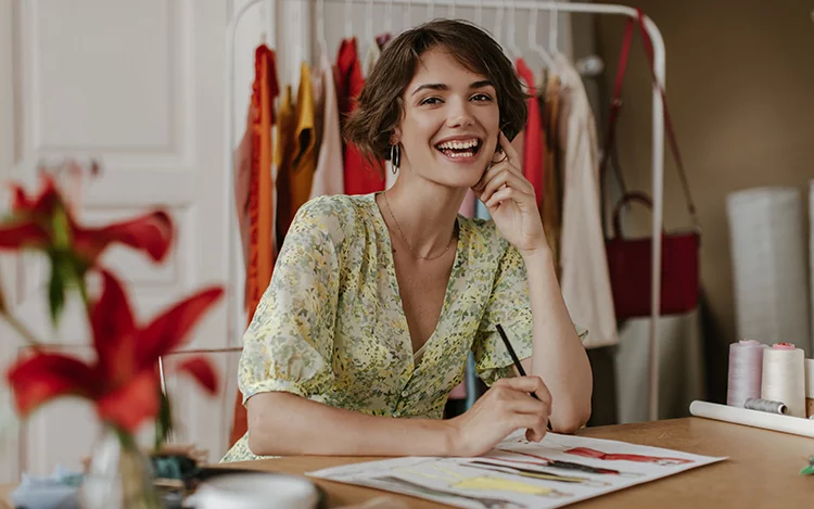 
			Busca identificar, potenciar y reconocer a mujeres emprendedoras con ideas innovadoras, que resuelvan desafíos de la realidad actual.