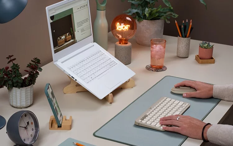 Optimiza tu espacio con los minimalistas teclados y mouse de Logitech, ahora disponibles en dos nuevos colores.