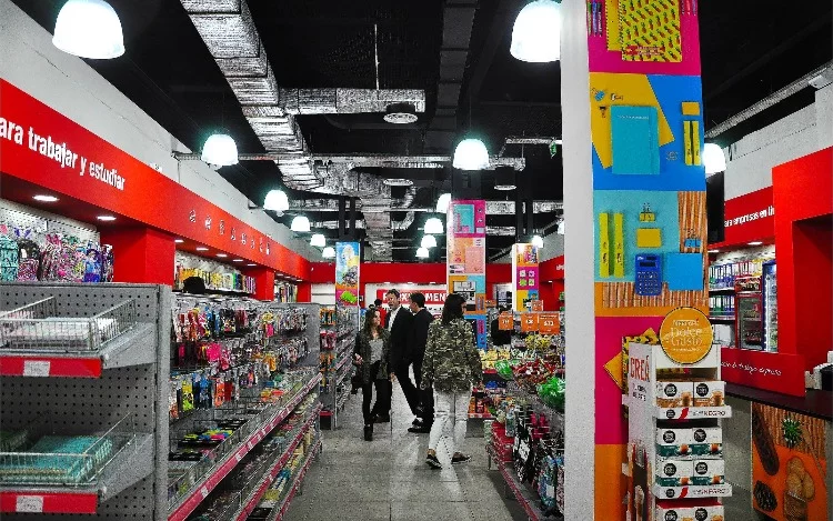 
			Colegios que adquieren los útiles de sus alumnos, adelanto de compras en diciembre y elección de segundas marcas económicas en algunos artículos, entre otras.