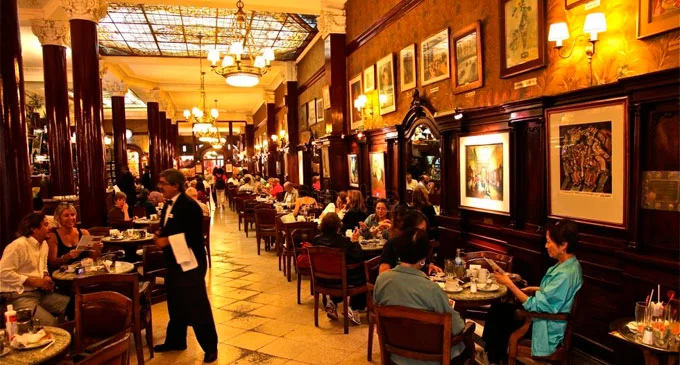 Tomar un café en Buenos Aires, un hábito que podría convertirse en Patrimonio de la Humanidad