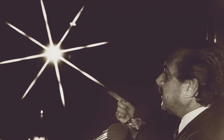 
			El próximo domingo 28 de octubre, de 11.15 a 22hs, en el Centro Cultural Recoleta, se celebrarán los 35 años de democracia en un evento realizado por la UCR Capital con una instalación interactiva que evoca el triunfo electoral de Raúl Alfonsín.